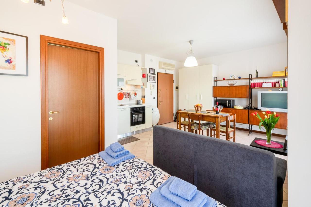 Appartement Parma Fiere Studio Con Parcheggio E Balcone Extérieur photo